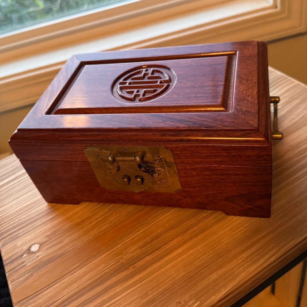Beautiful Asian Jewelry Box